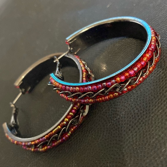 Black Metal Hoop pierced Earrings with attached Red beads & chain - Picture 4 of 6